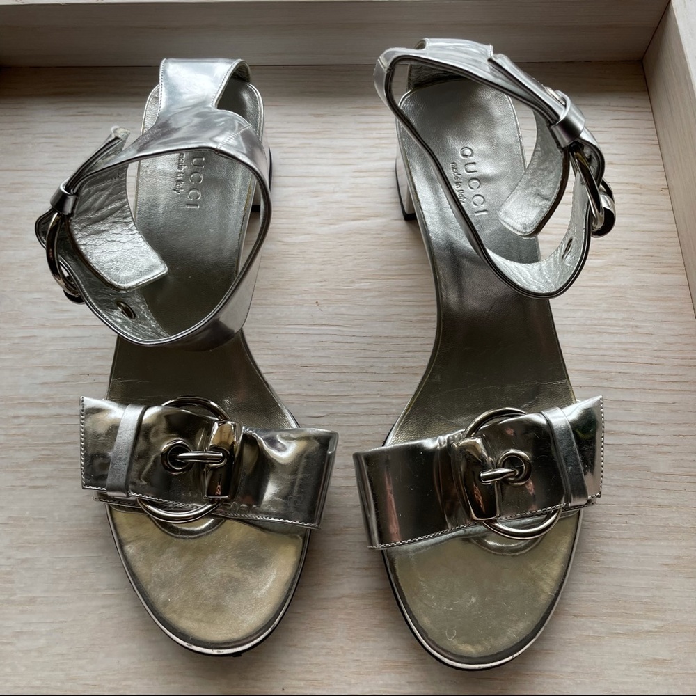 Authentic Gucci metallic silver leather sandal with buckled straps & block heel